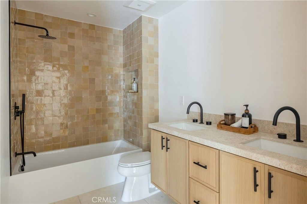 Image 21 of property listing at 5873 Fairhaven, Woodland Hills, CA 91367