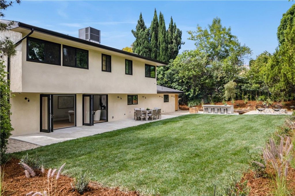 Image 22 of property listing at 5873 Fairhaven, Woodland Hills, CA 91367