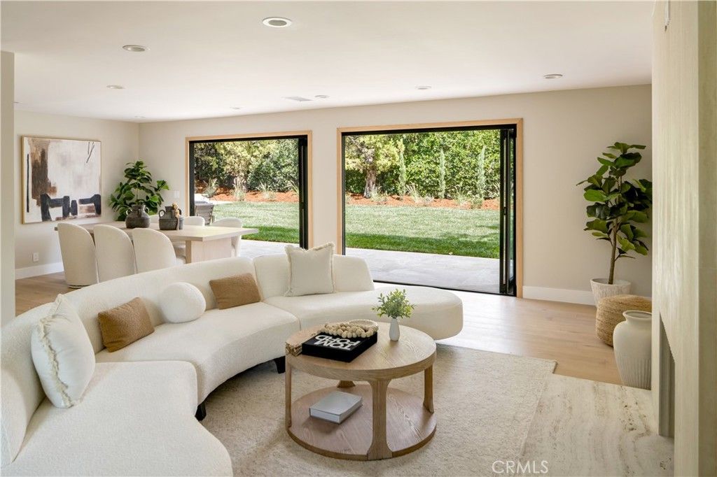 Image 3 of property listing at 5873 Fairhaven, Woodland Hills, CA 91367