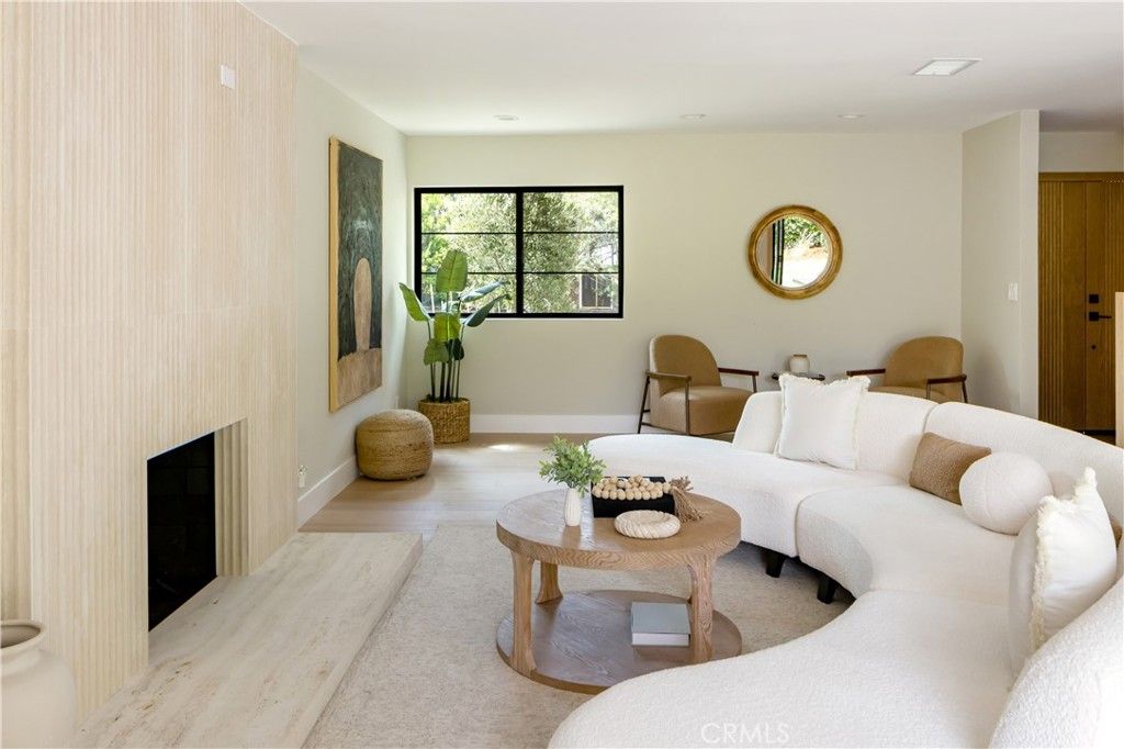 Image 4 of property listing at 5873 Fairhaven, Woodland Hills, CA 91367