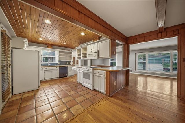 6317 Sterling Avenue, Raytown, MO 64133