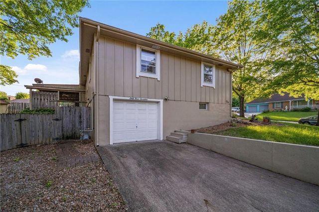6317 Sterling Avenue, Raytown, MO 64133