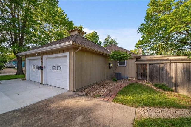 6317 Sterling Avenue, Raytown, MO 64133