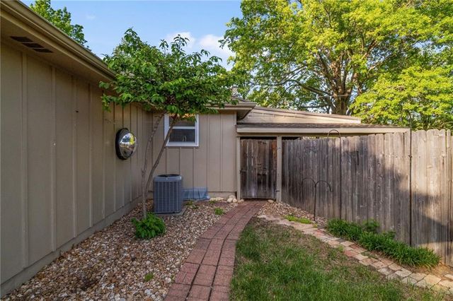 6317 Sterling Avenue, Raytown, MO 64133