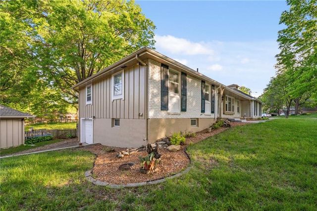 6317 Sterling Avenue, Raytown, MO 64133