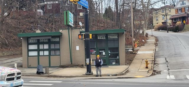 2351 Saw Mill Run Blvd, Allentown, PA 15210