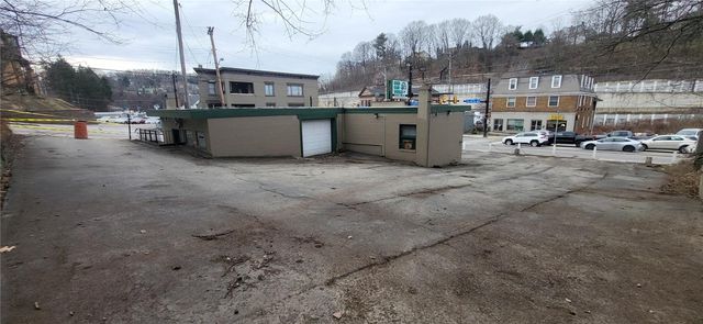 2351 Saw Mill Run Blvd, Allentown, PA 15210