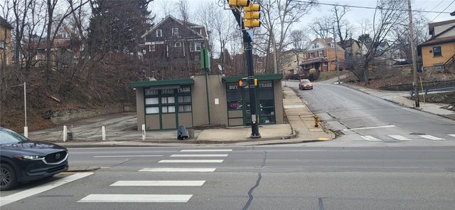 2351 Saw Mill Run Blvd, Allentown, PA 15210