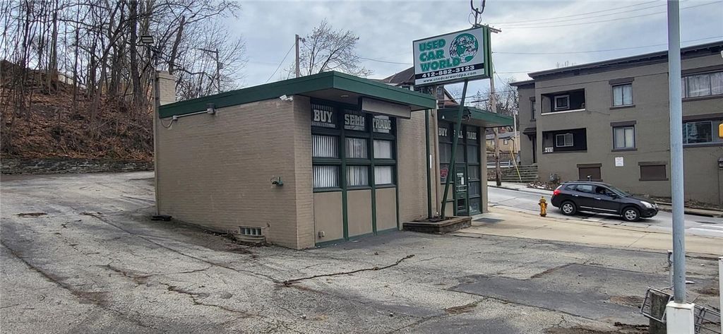 2351 Saw Mill Run Blvd, Allentown, PA 15210