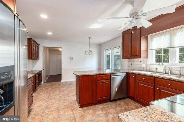 7 AVERSTONE DR E, Washington Crossing, PA 18977
