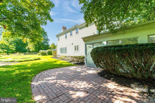 7 AVERSTONE DR E, Washington Crossing, PA 18977