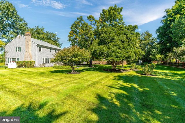 7 AVERSTONE DR E, Washington Crossing, PA 18977