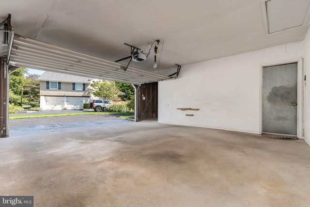 7 AVERSTONE DR E, Washington Crossing, PA 18977