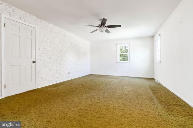 7 AVERSTONE DR E, Washington Crossing, PA 18977