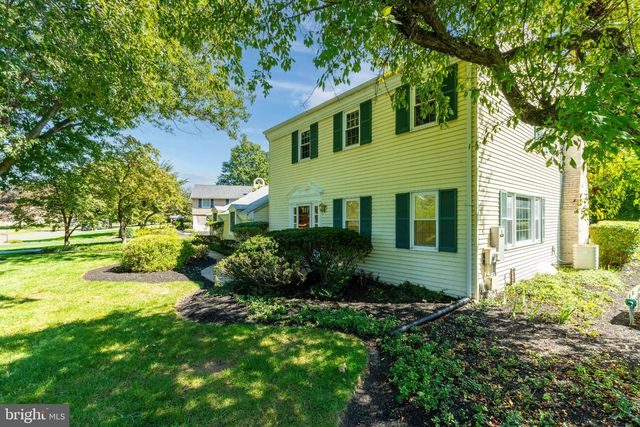 7 AVERSTONE DR E, Washington Crossing, PA 18977