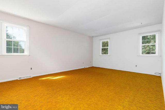 7 AVERSTONE DR E, Washington Crossing, PA 18977