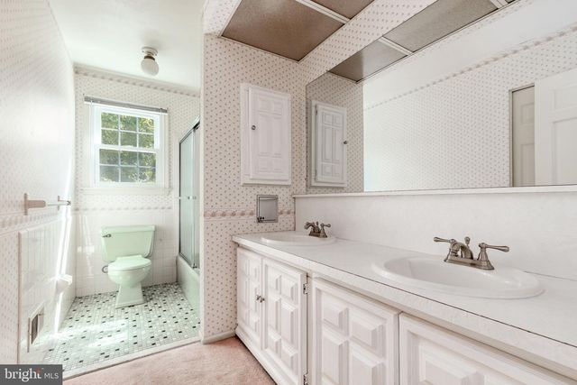 7 AVERSTONE DR E, Washington Crossing, PA 18977