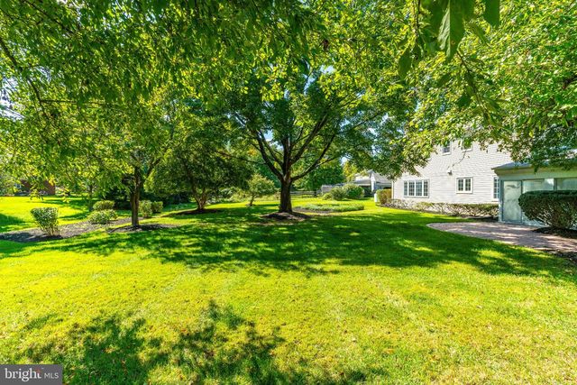 7 AVERSTONE DR E, Washington Crossing, PA 18977