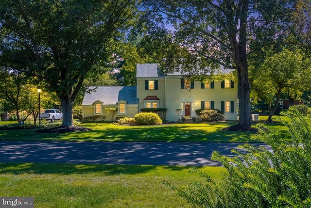 7 AVERSTONE DR E, Washington Crossing, PA 18977