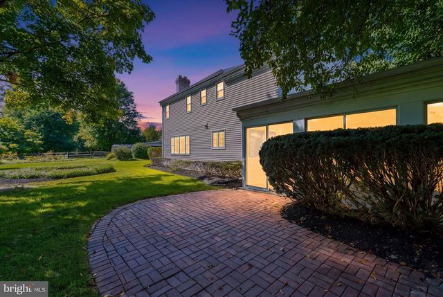 7 AVERSTONE DR E, Washington Crossing, PA 18977