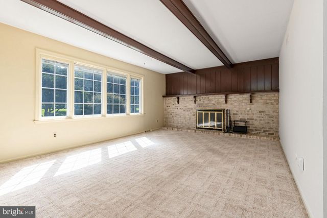 7 AVERSTONE DR E, Washington Crossing, PA 18977