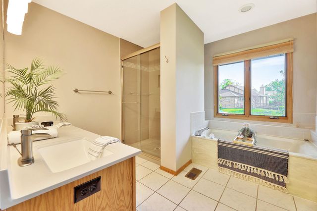 2501 N Fox Run, Wichita, KS 67226