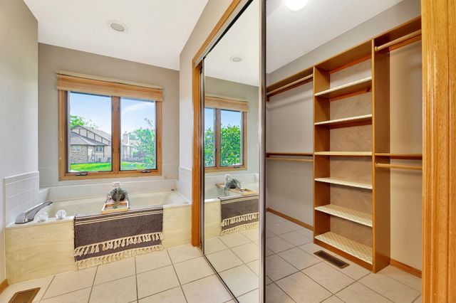 2501 N Fox Run, Wichita, KS 67226