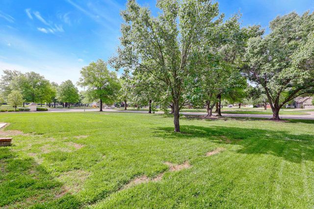 2501 N Fox Run, Wichita, KS 67226