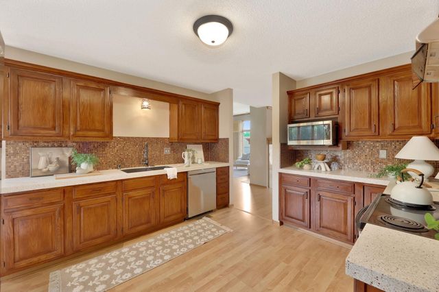 2501 N Fox Run, Wichita, KS 67226