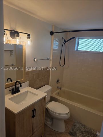 1500 SE 15th St 318, Fort Lauderdale, FL 33316