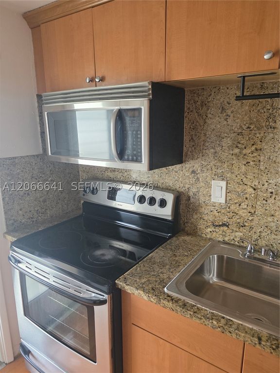1500 SE 15th St 318, Fort Lauderdale, FL 33316