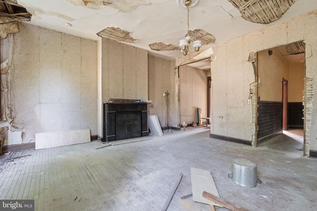 2120 BOLTON ST, Baltimore, MD 21217