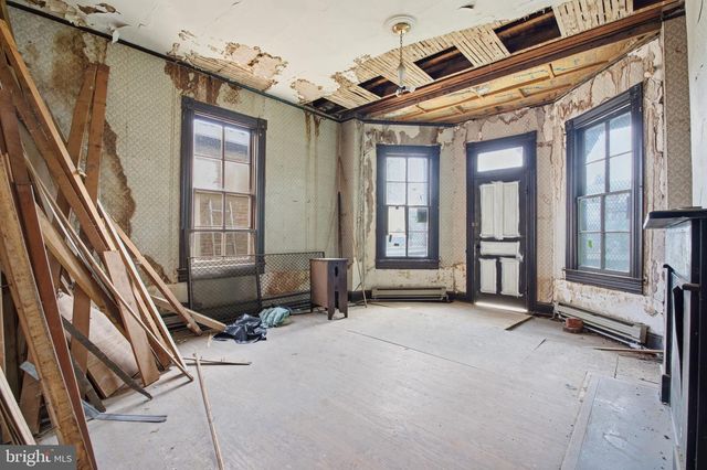 2120 BOLTON ST, Baltimore, MD 21217