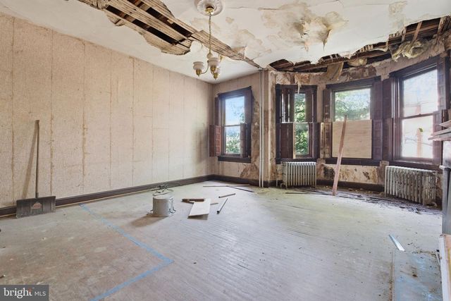 2120 BOLTON ST, Baltimore, MD 21217