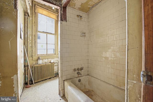 2120 BOLTON ST, Baltimore, MD 21217