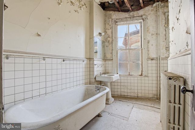 2120 BOLTON ST, Baltimore, MD 21217