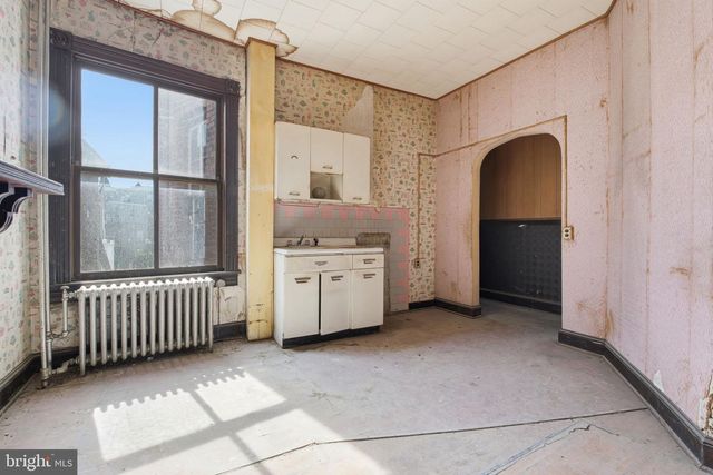 2120 BOLTON ST, Baltimore, MD 21217