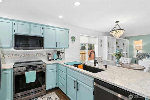 2188 SW Sunnyside Avenue, Oak Harbor, WA 98277