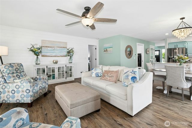 2188 SW Sunnyside Avenue, Oak Harbor, WA 98277