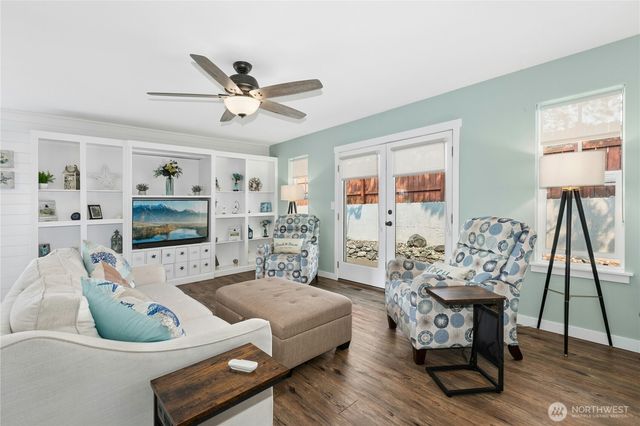2188 SW Sunnyside Avenue, Oak Harbor, WA 98277