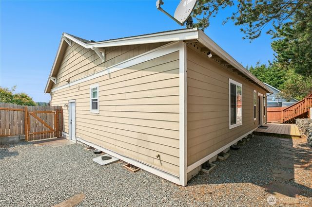 2188 SW Sunnyside Avenue, Oak Harbor, WA 98277