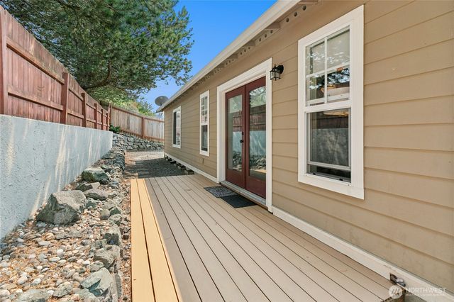 2188 SW Sunnyside Avenue, Oak Harbor, WA 98277