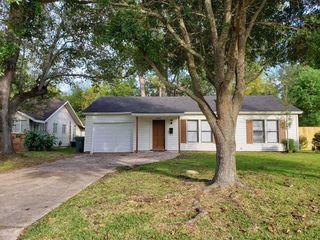 3270 Willowood Drive, Beaumont, TX 77703