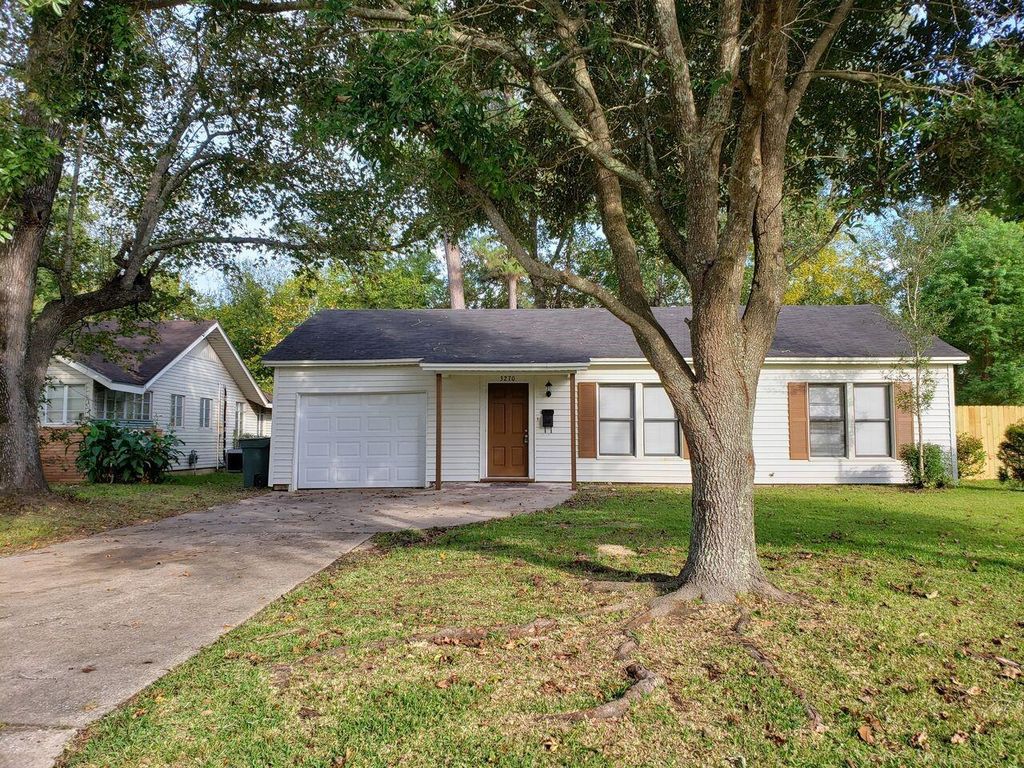 3270 Willowood Drive, Beaumont, TX 77703