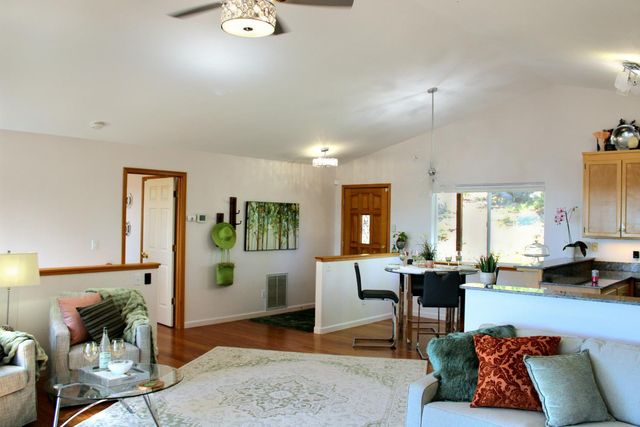 13250 Little York Close, Nevada City, CA 95959