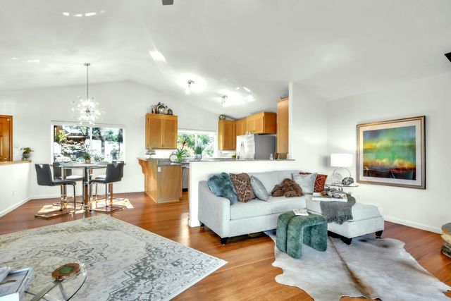 13250 Little York Close, Nevada City, CA 95959
