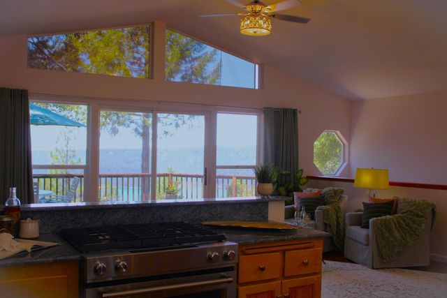 13250 Little York Close, Nevada City, CA 95959