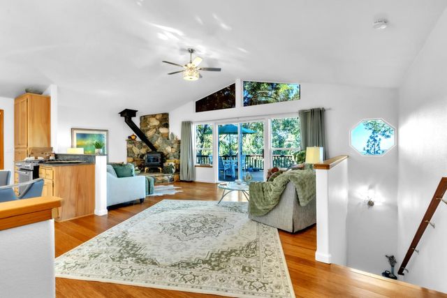 13250 Little York Close, Nevada City, CA 95959