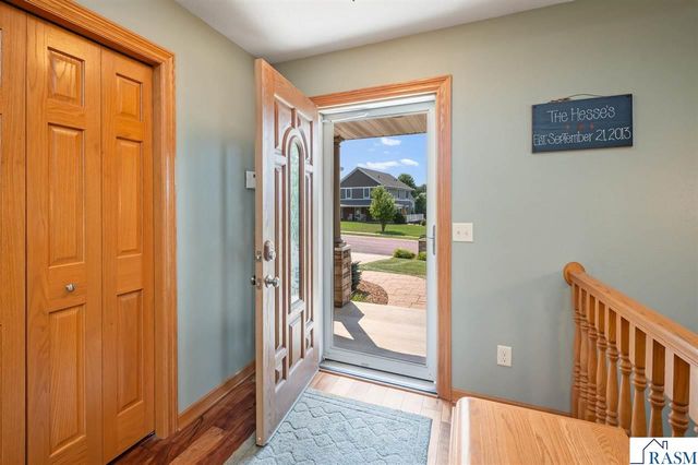 105 Hidden Oaks Circle, Mankato, MN 56001