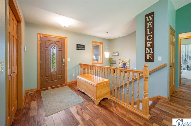 105 Hidden Oaks Circle, Mankato, MN 56001